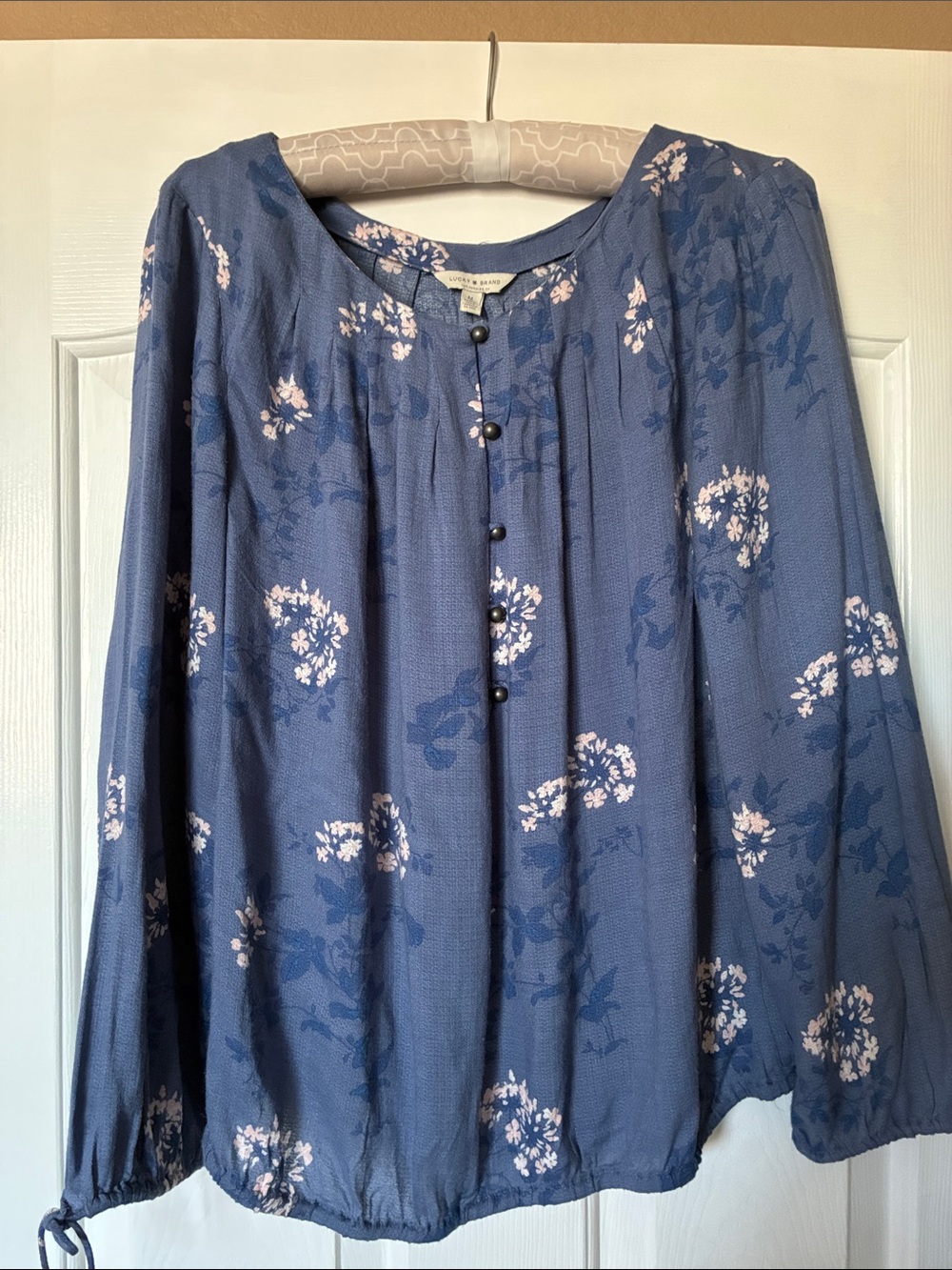 Lucky Brand Boho Blue Floral Button-Front Women’s Blouse. Medium.
